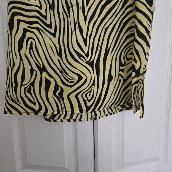 Women's Michael Kors Sleeveless Zebra Print Blouse - Picture 11 of 11